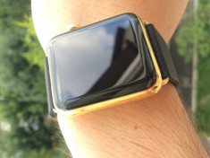 Apple Watch 42 mm placat cu aur de 24k, curea piele, ecran safir. foto