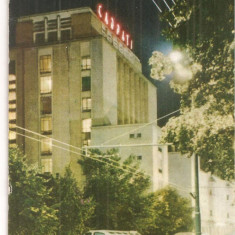CPI (B5390) CARTE POSTALA - BRASOV. HOTEL CARPATI, CIRCULATA 1966, AUTOBUZ VECHI