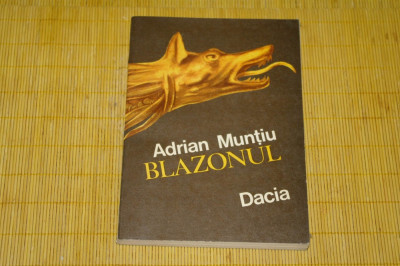 Blazonul - Adrian Muntiu - Editura Dacia - 1984 foto
