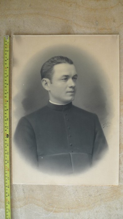 FOTOGRAFIE VECHE - SEMNATA EMIL FISCHER - PORTRET PREOT - FORMAT MARE 46 X32 CM