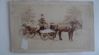 FOTOGRAFIE VECHE -FAMILIE NOBILI -TINUTA DE EPOCA -BIRJAR CU JOBEN - ANII 1800 foto