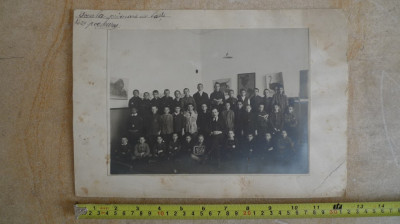 FOTOGRAFIE VECHE - SCOALA PRIMARA NR 29 POENARIU - ELEVII CLASEI A IV A foto