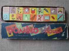 domino cu figuri joc vechi romanesc in cutie perioada comunista epoca de aur RSR foto