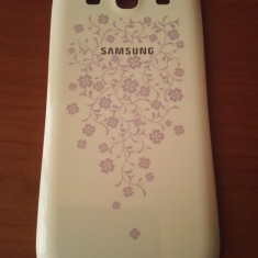 Capac baterie Samsung Galaxy s3 I9300 albe rosii la fleu / insertii florale