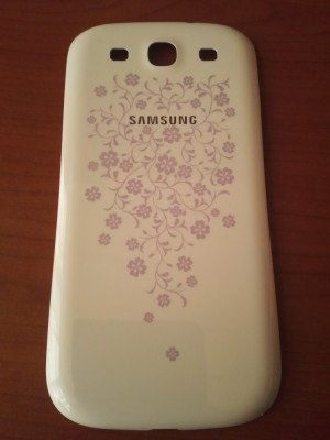 Capac baterie Samsung Galaxy s3 I9300 albe rosii la fleu / insertii florale foto