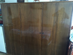 Vand dulap vechi(1965) de 3 usi din lemn masiv de nuc foto