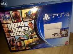 PS4 White GTA V BUNDLE, 500GB + FIFA 15 (doar ct) foto