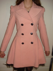 Palton roz cu tulle negru dama foto