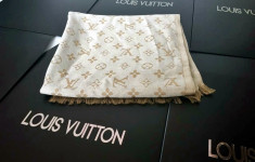 Esarfa LOUIS VUITTON foto