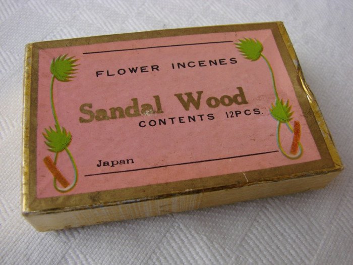 Frumoasa cutie japoneza ce contine lemn de santal