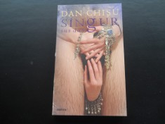 SINGUR SUB DUS - DAN CHISU foto