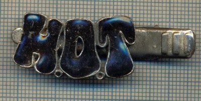 1342 NEW INSIGNA CU CLEMA - ARE INSCRIPTIA ,,H. O. T&amp;quot; -starea care se vede foto