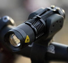 Far Bicicleta / Lanterna Ultra-Compacta cu ZOOM si Led CREE Q5 foto
