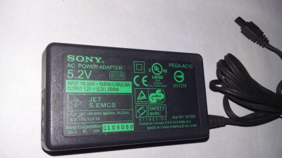 INCARCATOR SONY PEGA AC10 LA 5,2V-2000mA foto