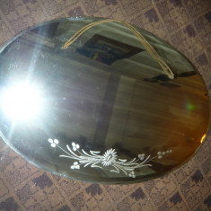 Oglinda veche , ovala , 68x45,5 cm ,ornament floral ,sticla groasa
