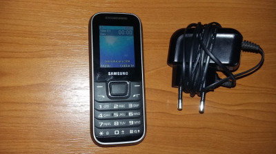 TELEFON SAMSUNG E1230 + INCARCATOR ,FUNCTIONEAZA foto