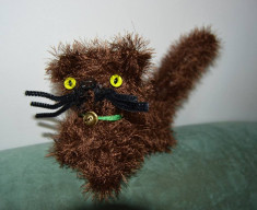 Jucarie plus hand made pisica maro cu ochi verzi de plastic, deosebita, 14x14cm foto