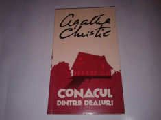 AGATHA CHRISTIE - CONACUL DINTRE DEALURI foto