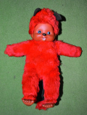 RAR - Jucarie plus mascota Tiemi Monchhichi dracusor diavol rosu (kiki), 28 cm foto