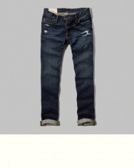 ABERCROMBIE &amp;amp; FITCH BLUGI SLIM STRAIGHT foto