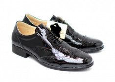 Pantofi negri lacuiti eleganti barbatesti din piele naturala foto