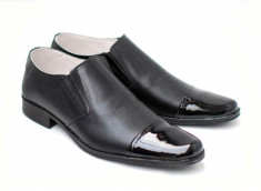 Pantofi negri eleganti barbatesti din piele naturala cu varf lacuit mas. 41 - Lichidare de stoc! foto