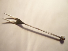 Furculita pt. Aperitive , metal argintat , marcat CFH 20 , L= 12,5 cm foto