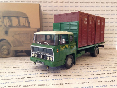 Macheta camion Bernard 19A-19DA Mayer Nancy cu 2 containere scara 1:43 foto