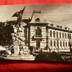 Ilustrata Targu-Jiu -Liceul nr.1 ,Monument T.Vladimirescu ,circulat 1970