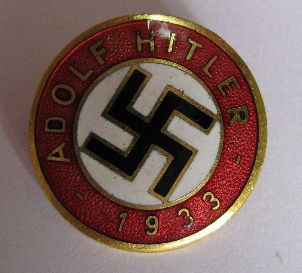 INSIGNA ADOLF HITLER 1933 ORIGINALA NAZISTA ZVASTICA | arhiva Okazii.ro