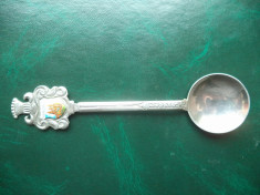 Lingurita placata cu argint, decorata cu medalion de portelan - Santiago. foto