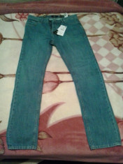 Pantaloni/Blugi Bershka Slim Fit noi-nouti. foto