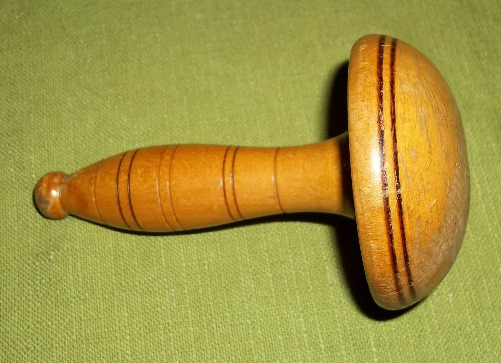 instrument/ suport vechi din lemn pentru remaiat ciorapi | arhiva Okazii.ro