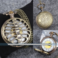 ceas de buzunar, de epoca, vechi, suvenir, de bronz, cuart, de colectie foto