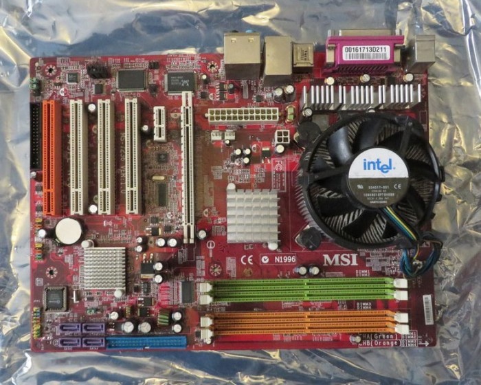 Placa de baza MSI 945PL NEO3-F cu procesor Intel Pentium D 805 2,66 GHz LGA775 foto mare Placa de baza MSI 945PL NEO3-F cu procesor Intel Pentium D 805 2,66 GHz LGA775 foto mare