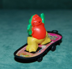 Jucarie figurina broscuta de skate, Funny Toys, plastic, 7x4.5cm foto