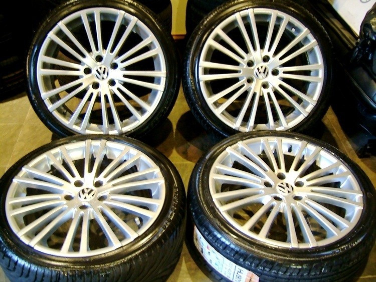 4 Jante ORIGINALE R32 17" 5x112 pt Passat Golf R32- model RAR + 4 anvelope  | arhiva Okazii.ro