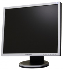 MONITOR LCD 19&amp;quot; INCH SAMSUNG 940 | CABLU DE DATE + CABLU DE CURENT INCLUS foto