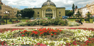 Carte postala Ucraina UA001 Cernauti - Piata teatrului - necirculata [I] [15] foto