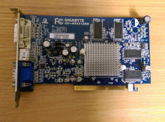 Placa video ATi Radeon 9550 IX 1050 Series 128Mb AGP foto