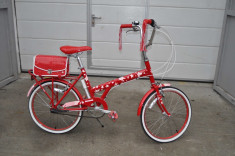 &amp;quot;Raleigh Red or Dead City Bike&amp;quot; dama. O cocheta bicicleta britanica. foto