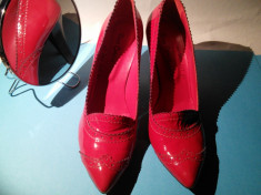 Pantofi rosii piele lac foto