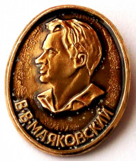 T1. INSIGNA RUSIA URSS CCCP Vladimir Maiakovski - dimensiune 21 x 26 mm ** foto