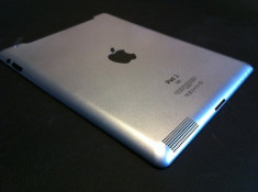 IPAD 2 Silver 32GB, Wi-Fi + 3G, NEVERLOCKED foto