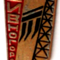 T1. INSIGNA RUSIA URSS HIDROCENTRALA ELECTRICITATE DIVNOGORSK - 24 x 15 mm **