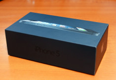 iPhone 5 Black 16 GB NOU neactivat cu tipla pe el foto
