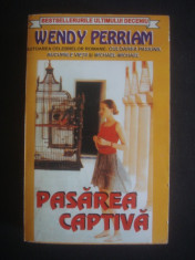 WENDY PERRIAM - PASAREA CAPTIVA foto
