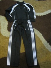 MEGA REDUCERE!!!TRENING ADIDAS FAS COPII--MARIME-XL-LUNGIME BLUZA 64 CM-BUST 51 X 2 CM-LUNGIME PANTALON-92- CM-TALIE INTINS 82 CM foto