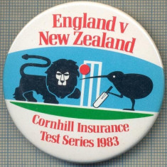 1924 INSIGNA - ENGLAND V NEW ZEELAND - CORNHILL INSURANCE -TEST SERIES 1983 -MEMORABILA INTRECERE DE CRICKET ANGLIA-NOUA ZEELANDA-starea care se vede