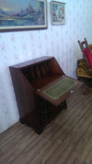 Minunat secretaire CHESTERFIELD -- Lemn de mahogn si blat tapitat cu piele foto